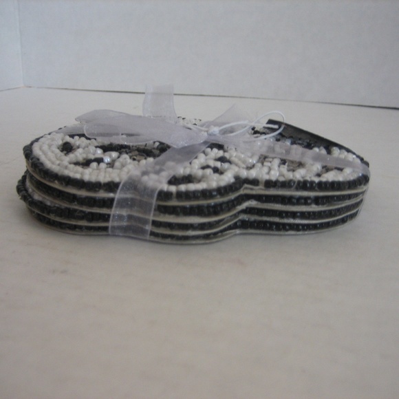 Haunted Manor Skull Decorative Black/Grey/White Beaded Drink Coaster Set of 4 NW - Picture 4 of 5